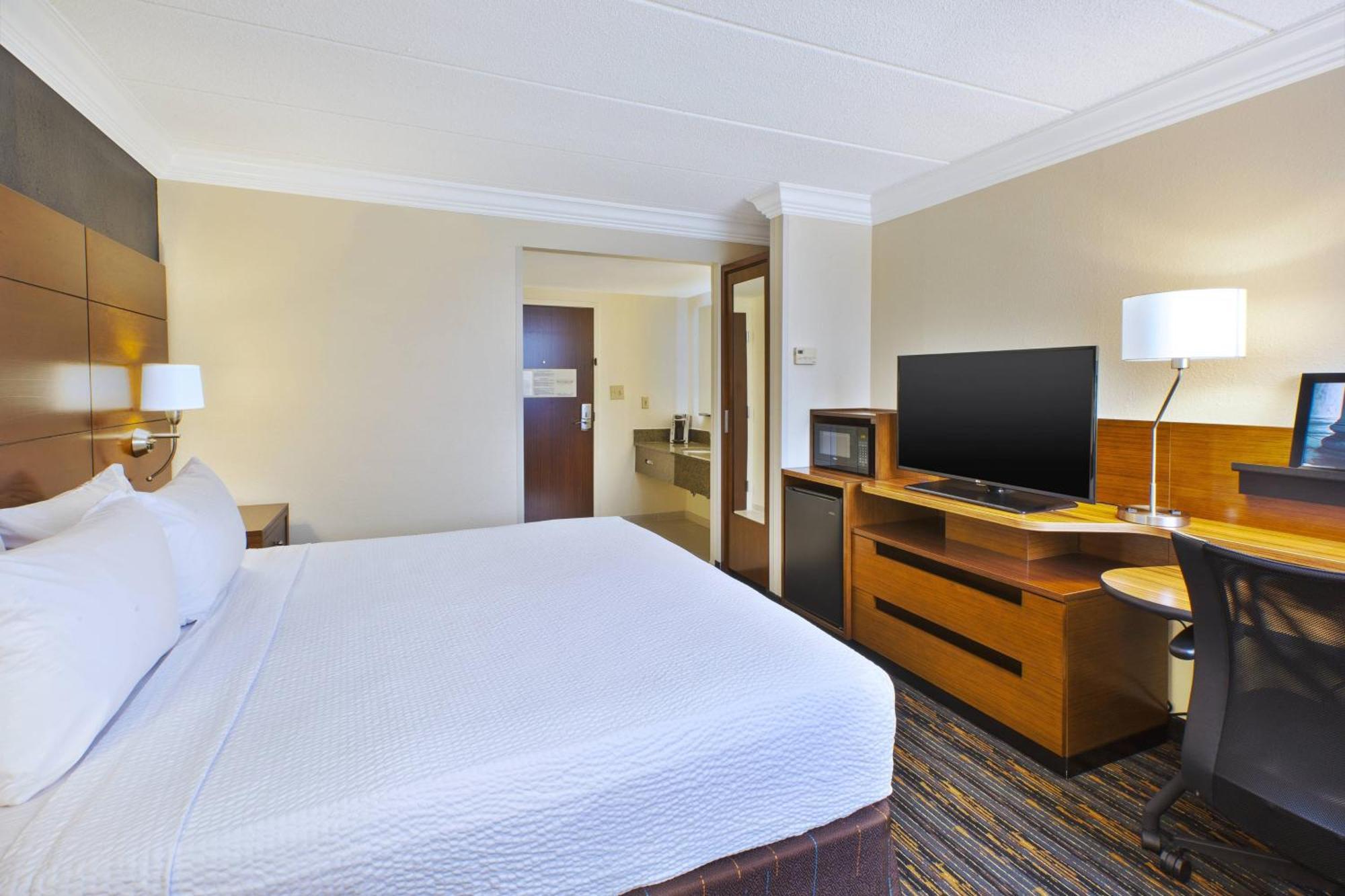 Hotel Fairfield By Marriott & Reston