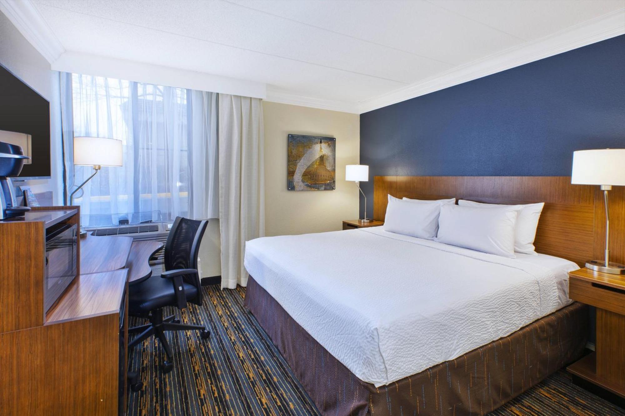 Fairfield By Marriott & Reston Herndon