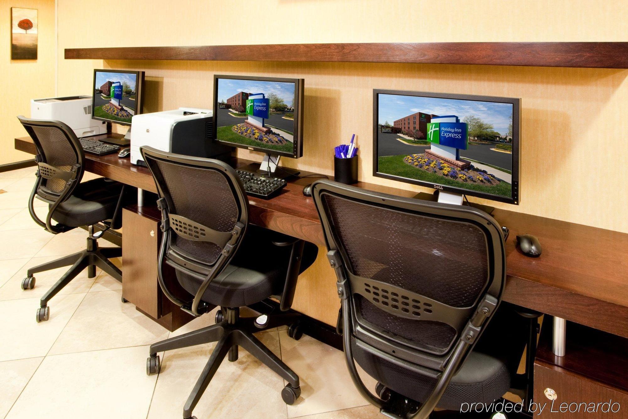 Fairfield By Marriott & Reston 3*