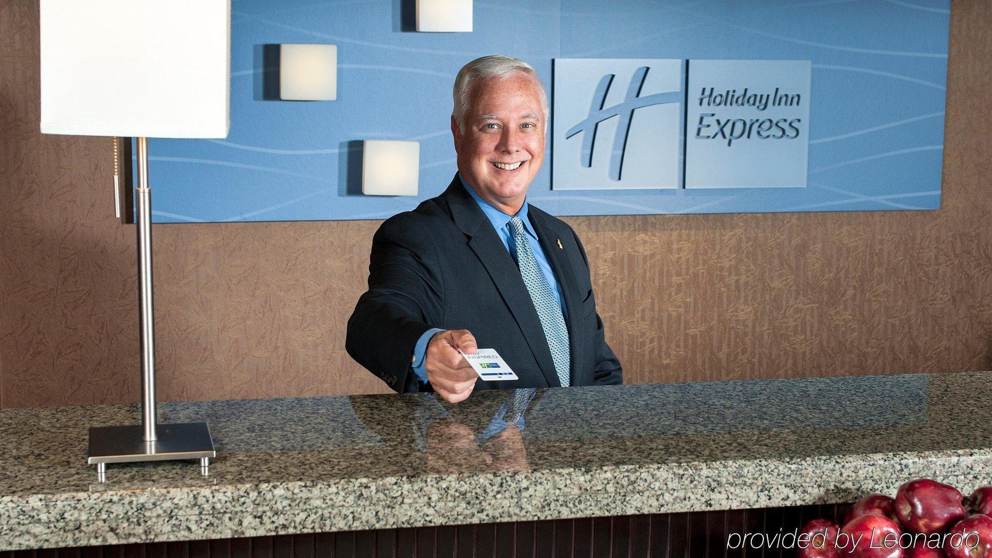 Fairfield By Marriott & Reston Hotel