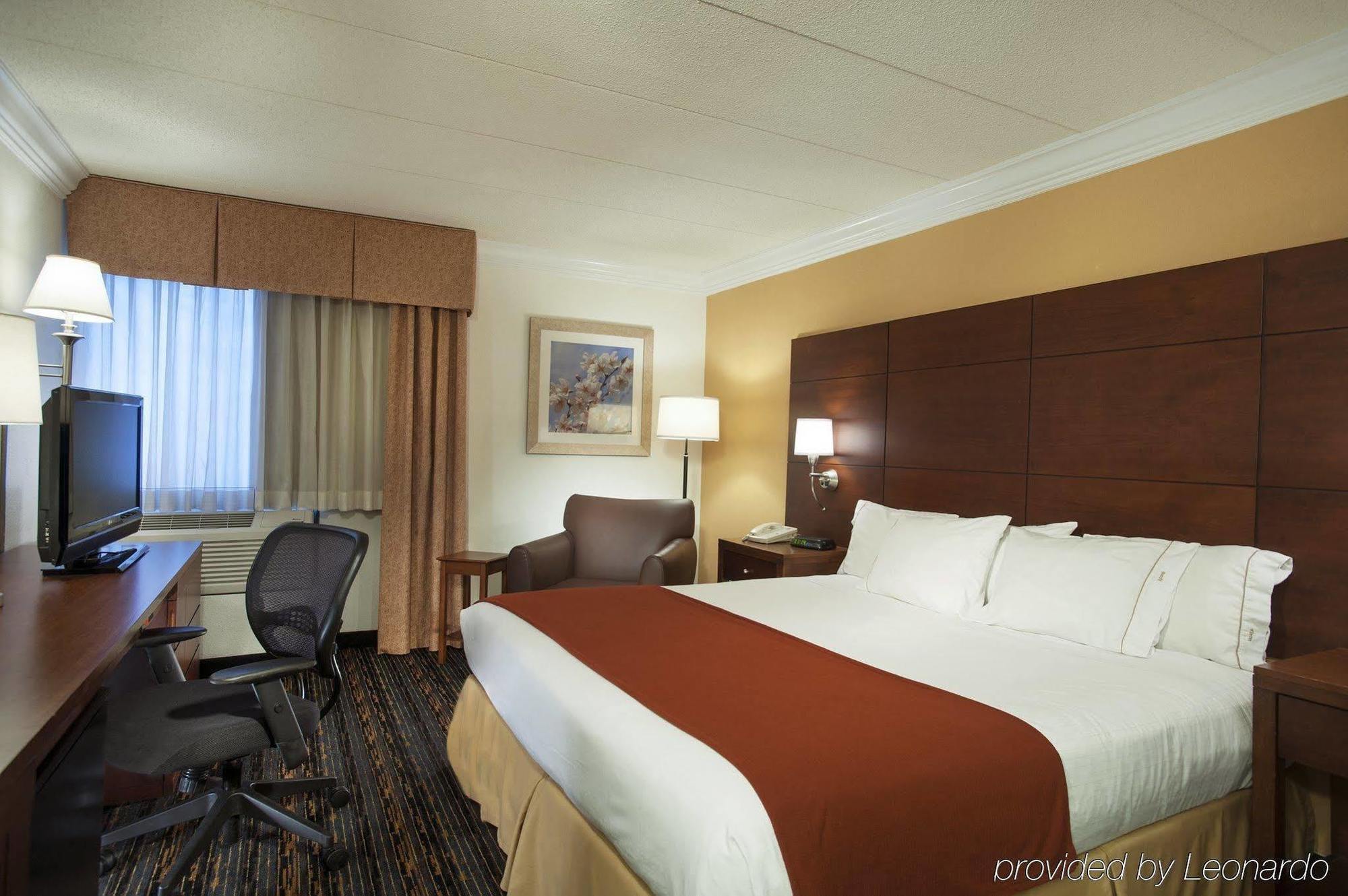 Fairfield By Marriott & Reston 3*