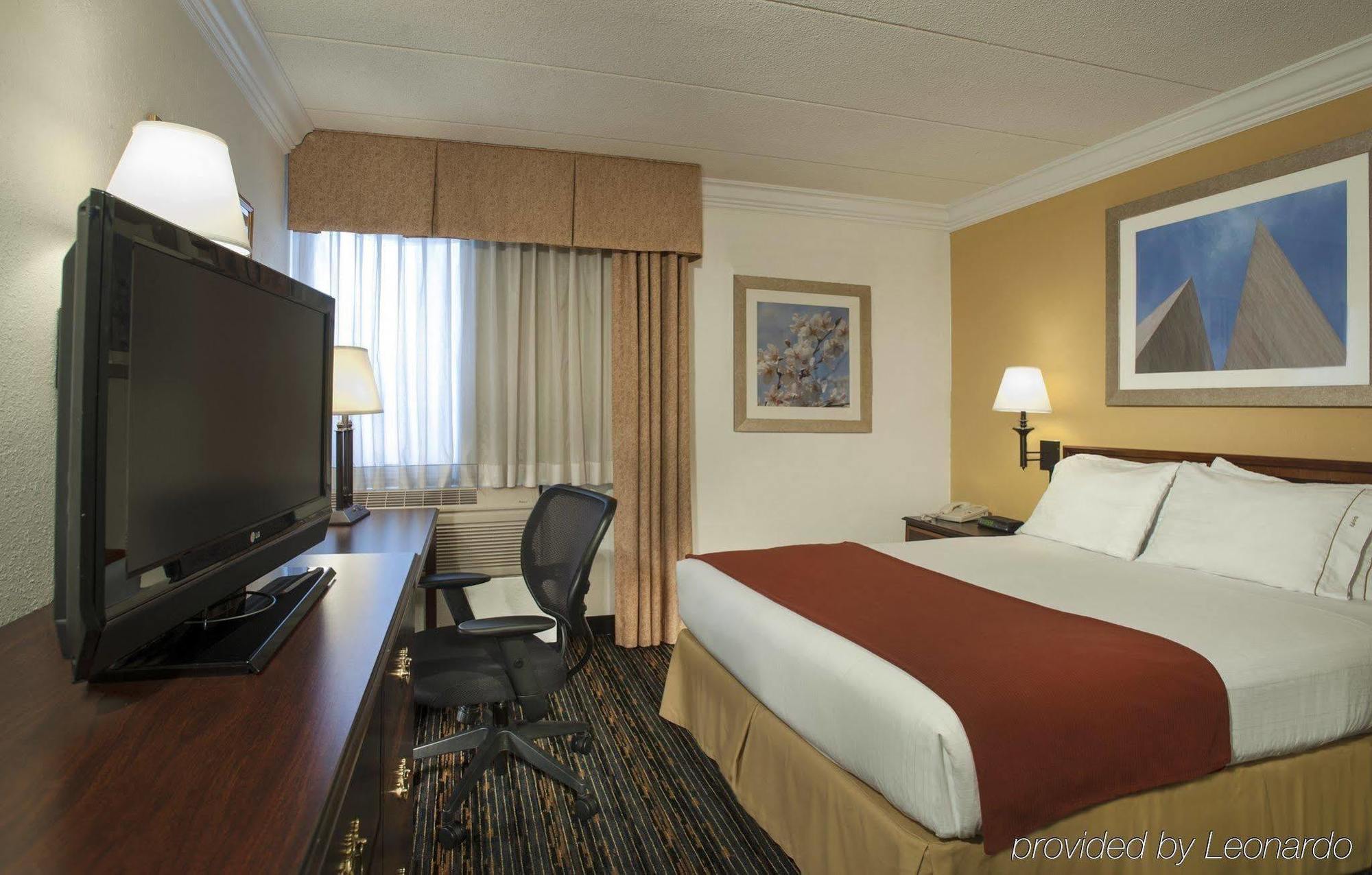 Fairfield By Marriott & Reston Hotel